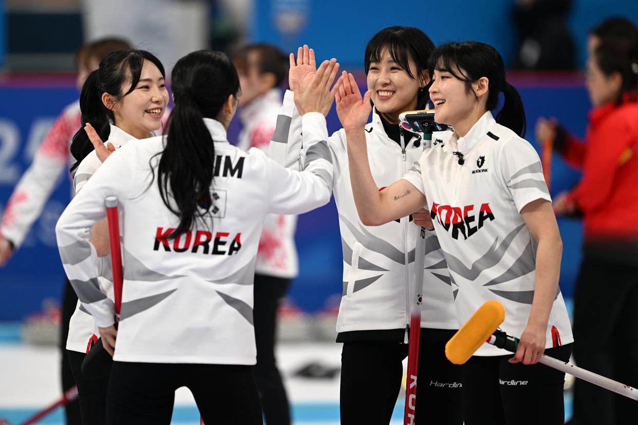 韩国队在女子足球半决赛开花结果