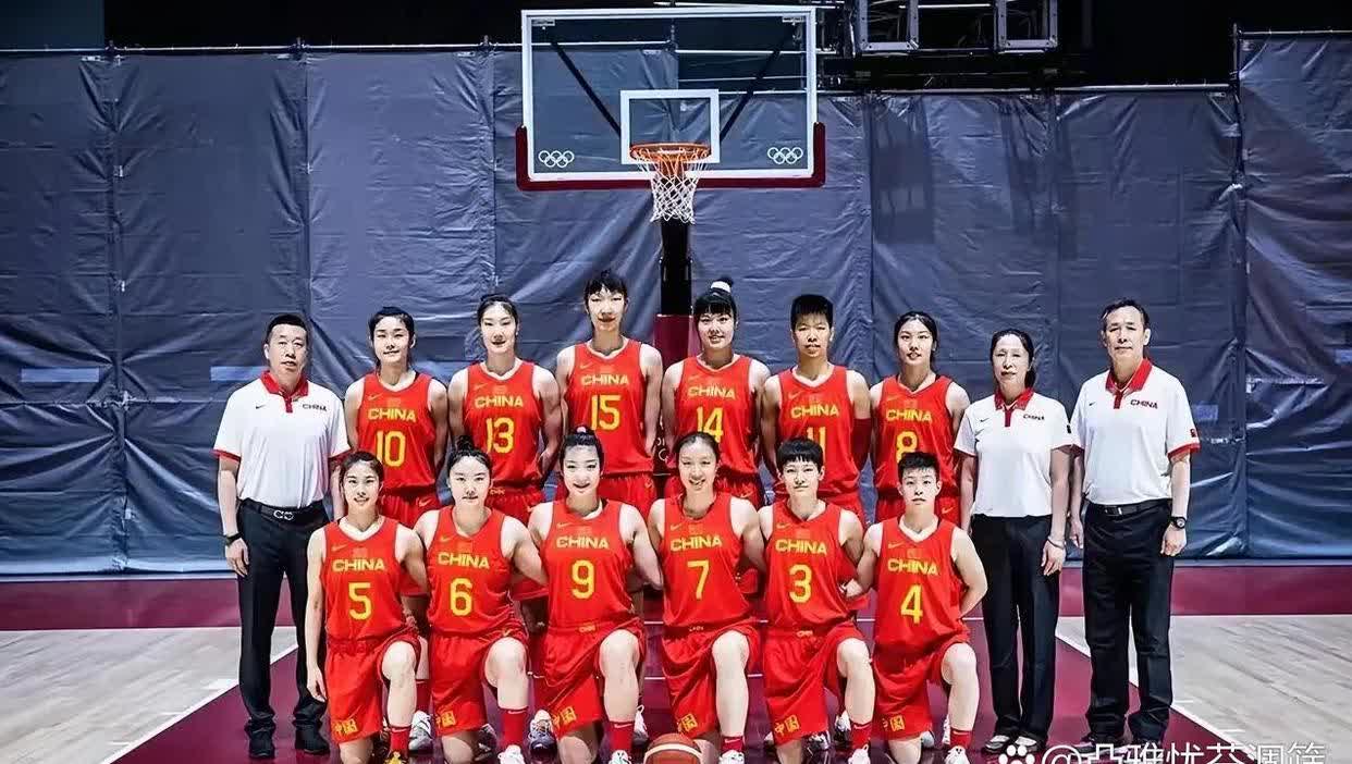 韩国女篮集体合影震撼球迷